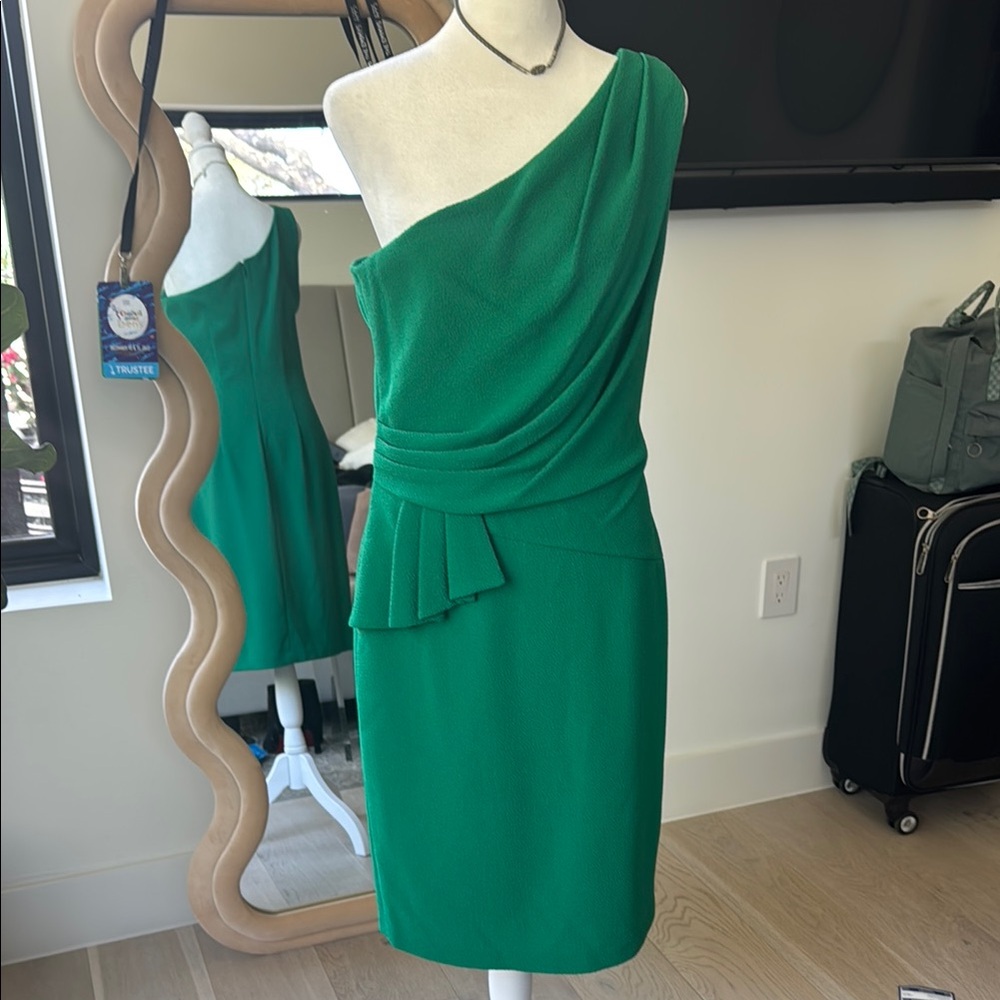 Like New Green One-Shoulder Cocktail Dress